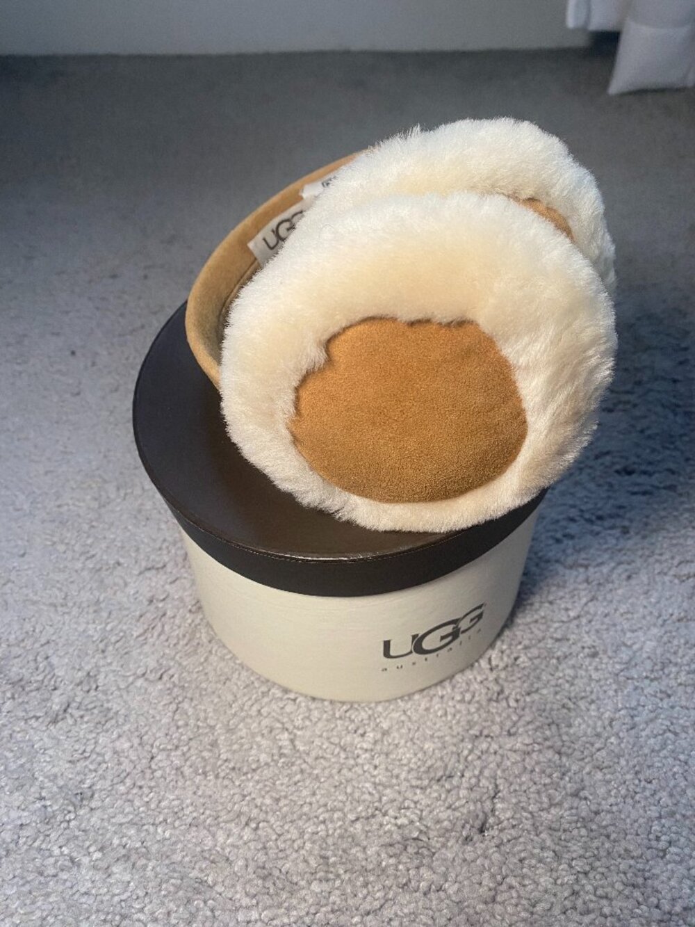 UGG Australia Sheepskin Earmuffs Chestnut Cream One Size NWT Original Box